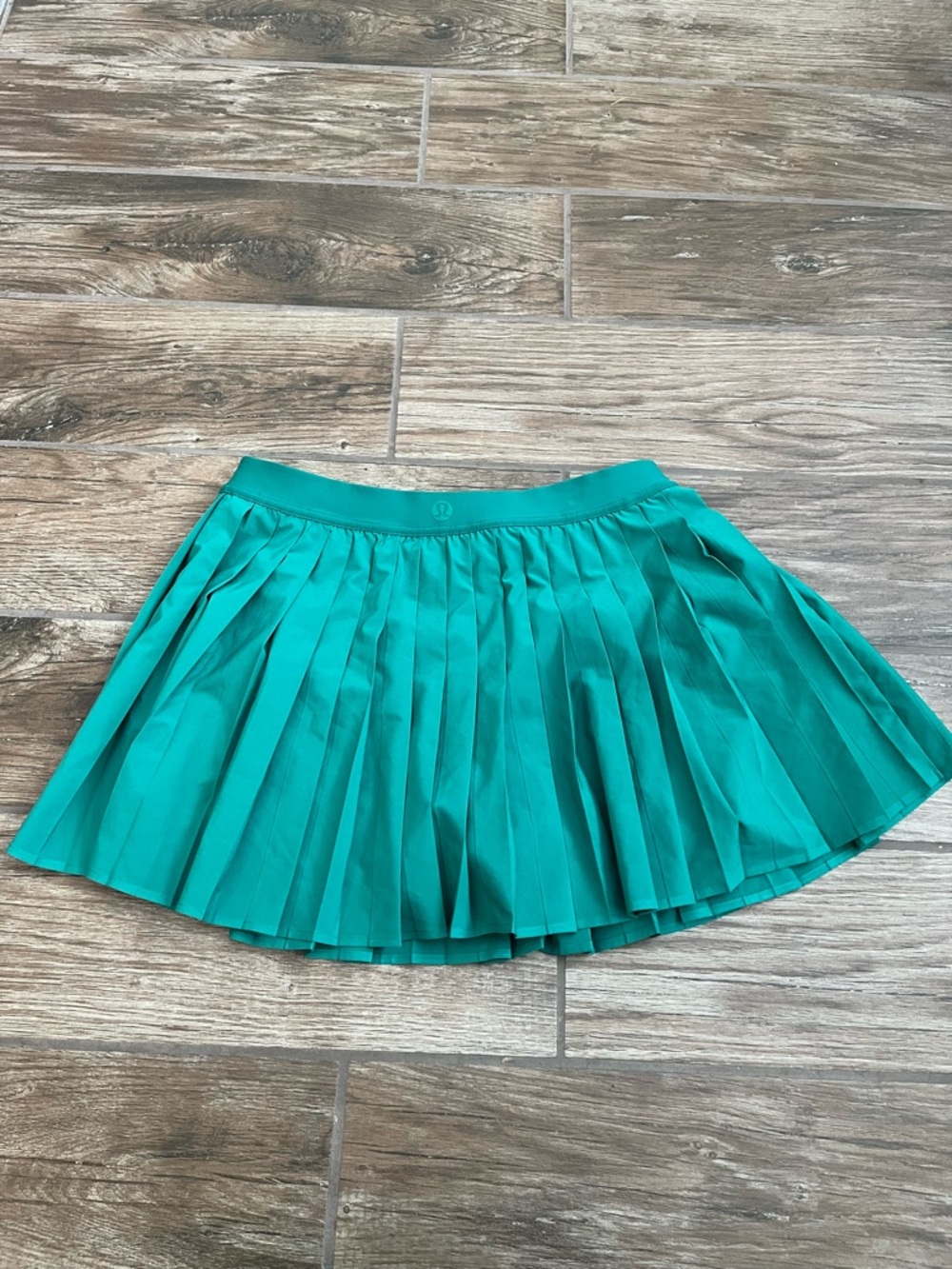 Lululemon Pleated Mini tennis Skirt in Green - Picture 2 of 4